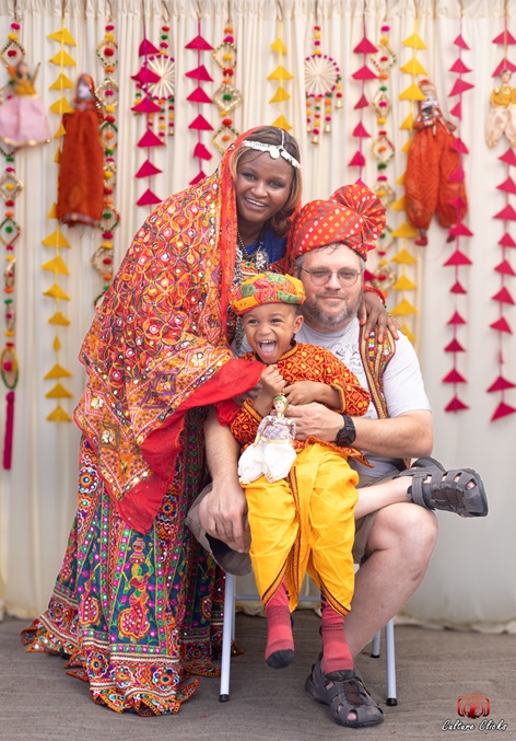 White american and black african couple dressed in indian cultural dresses for a unique photobooth experience. Cultural themed specific photobooths in seattle proving unique photobooth experience in seattle