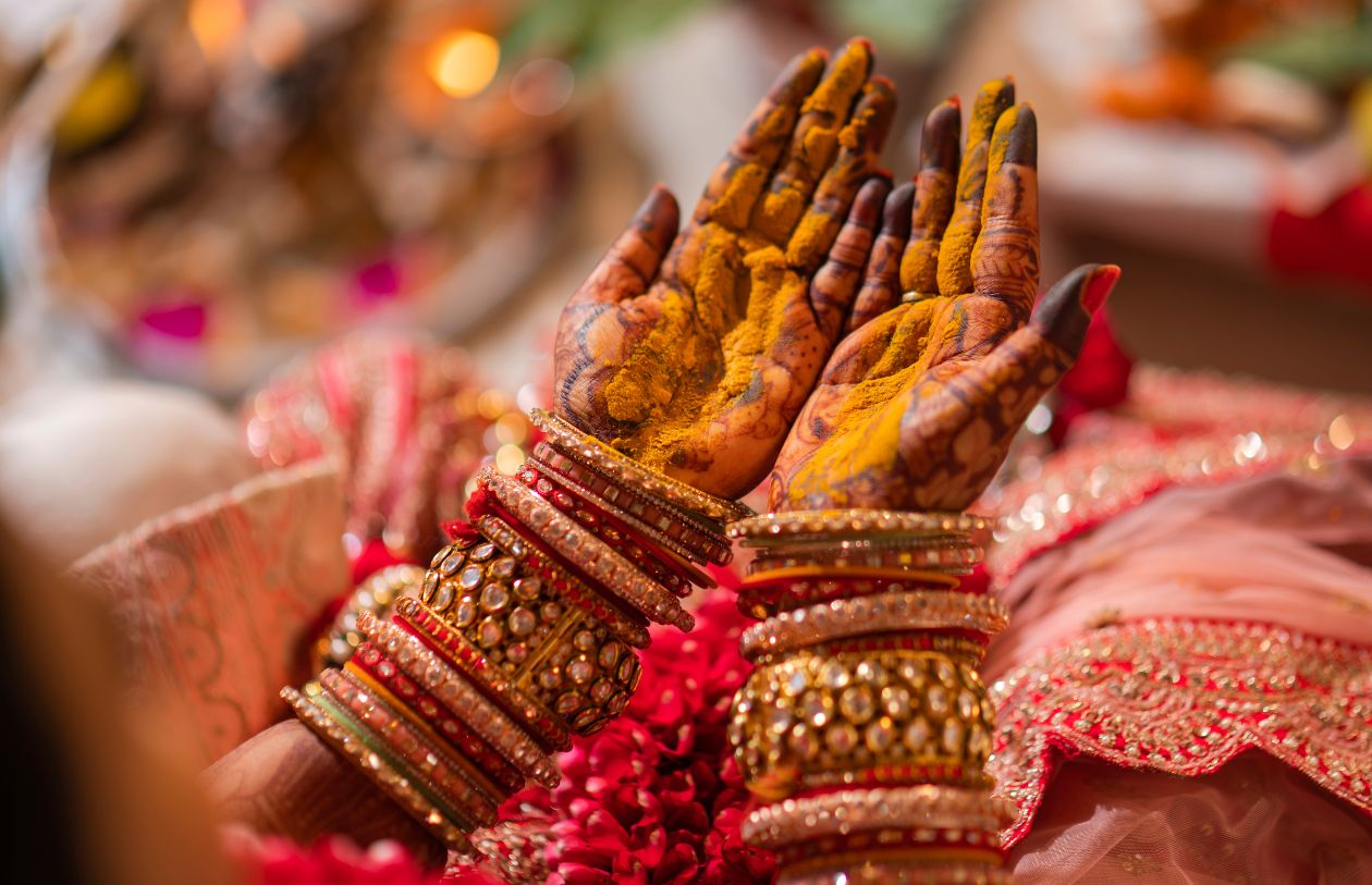 turmeric filled beautiful indian bride in seattle, photography captured by culture clicks photography in seattle wedding photographer